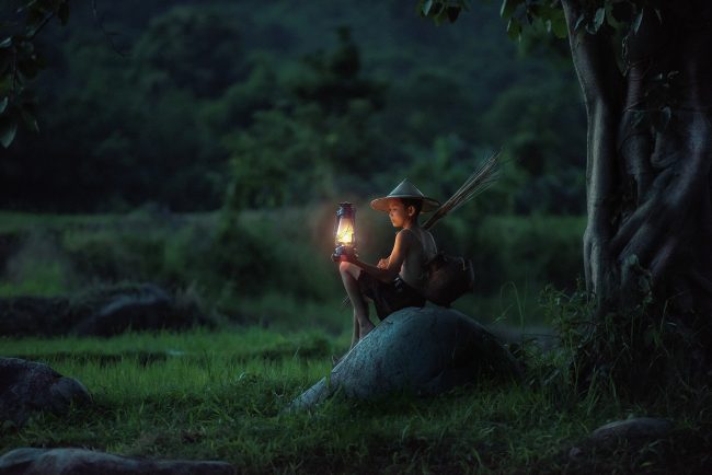 boy-lantern-1822614_1920